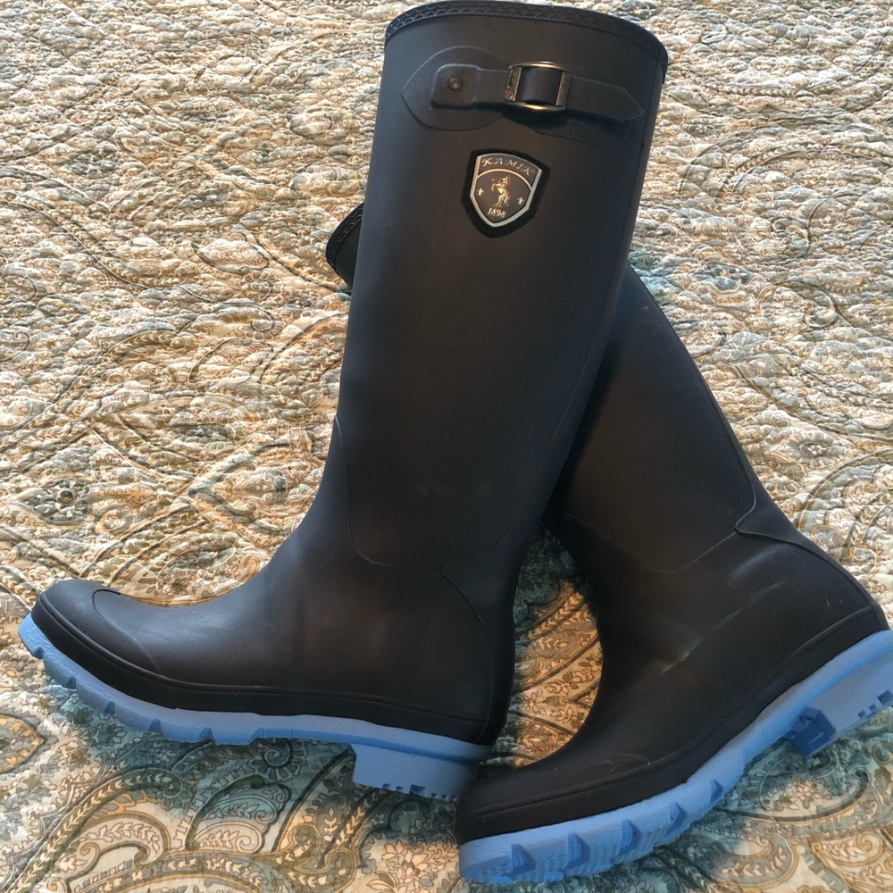 Kamik Women's Black Rain Boots with Blue Soles